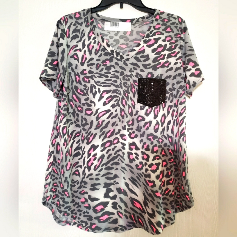 Leopard Print Vneck Tee NWOT